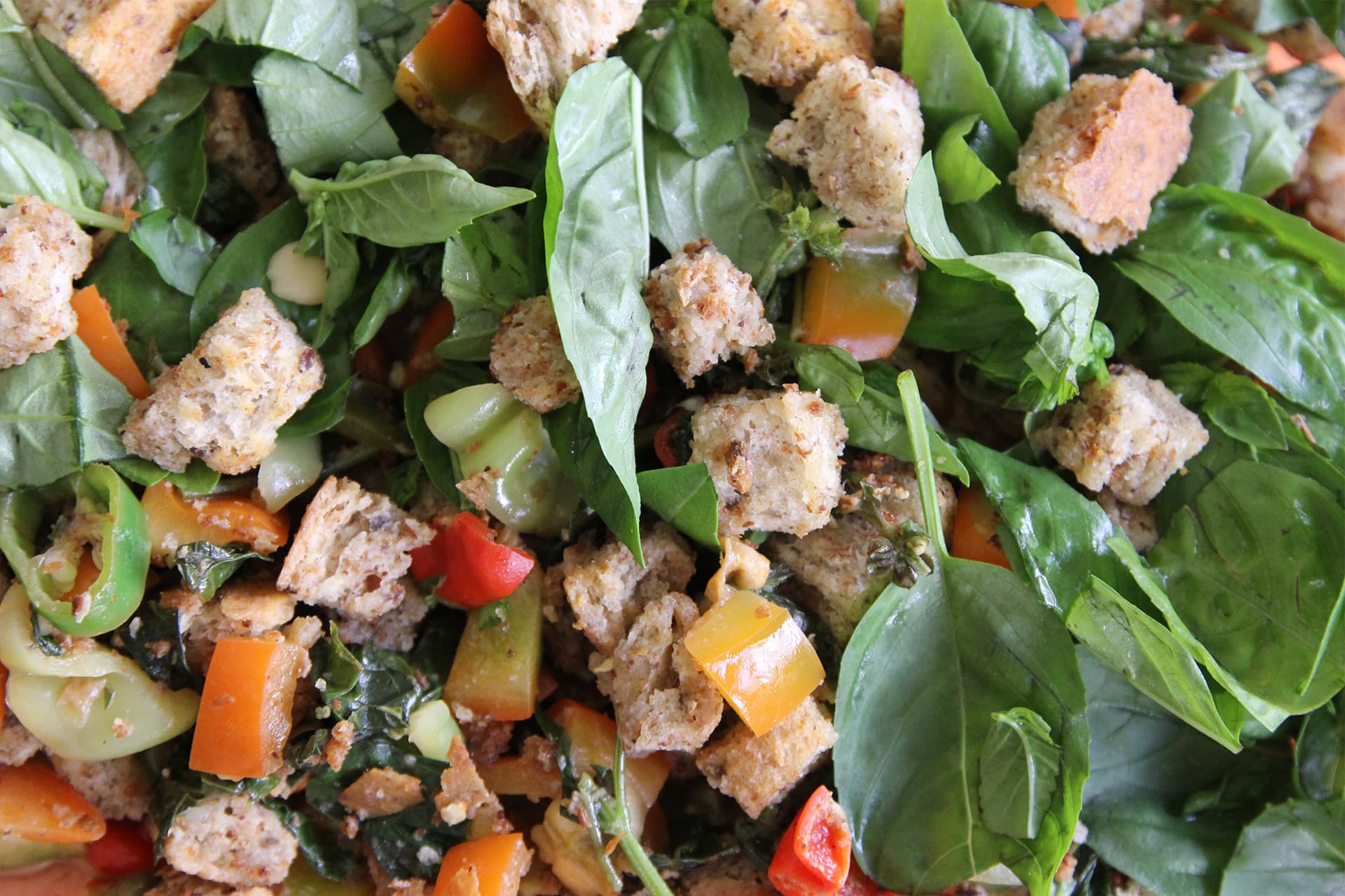 crunchy bread mix veggie salad 3